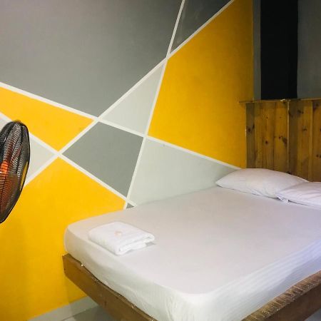 Alina Budget Hotel Kaduwela Buitenkant foto