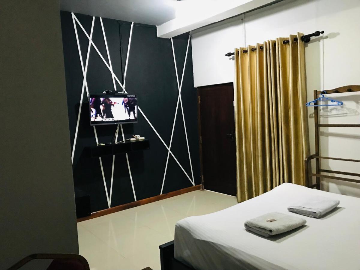 Alina Budget Hotel Kaduwela Buitenkant foto