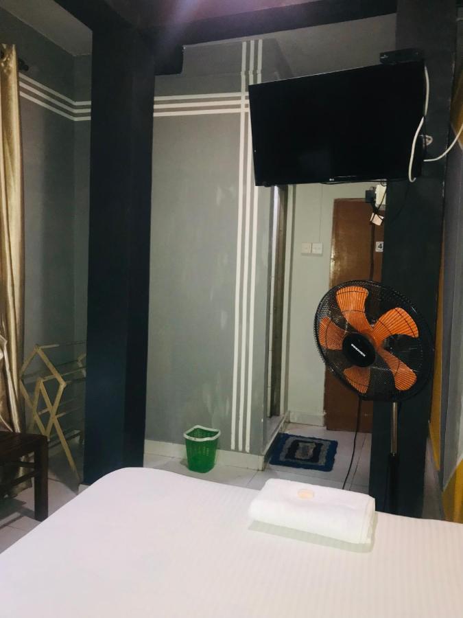 Alina Budget Hotel Kaduwela Buitenkant foto