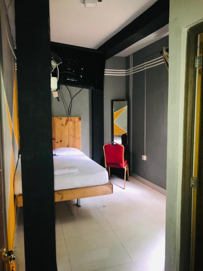 Alina Budget Hotel Kaduwela Buitenkant foto