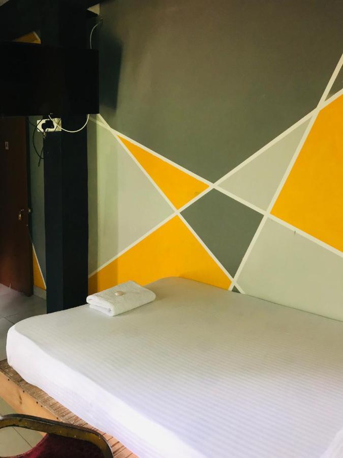 Alina Budget Hotel Kaduwela Buitenkant foto