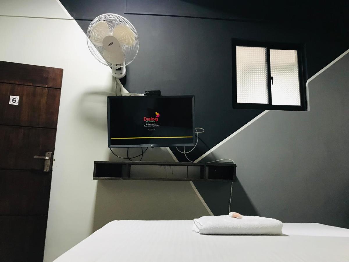 Alina Budget Hotel Kaduwela Buitenkant foto