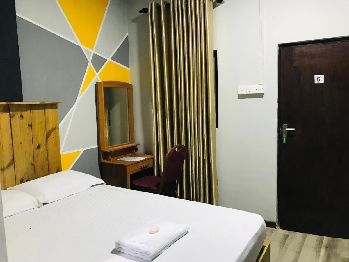 Alina Budget Hotel Kaduwela Buitenkant foto