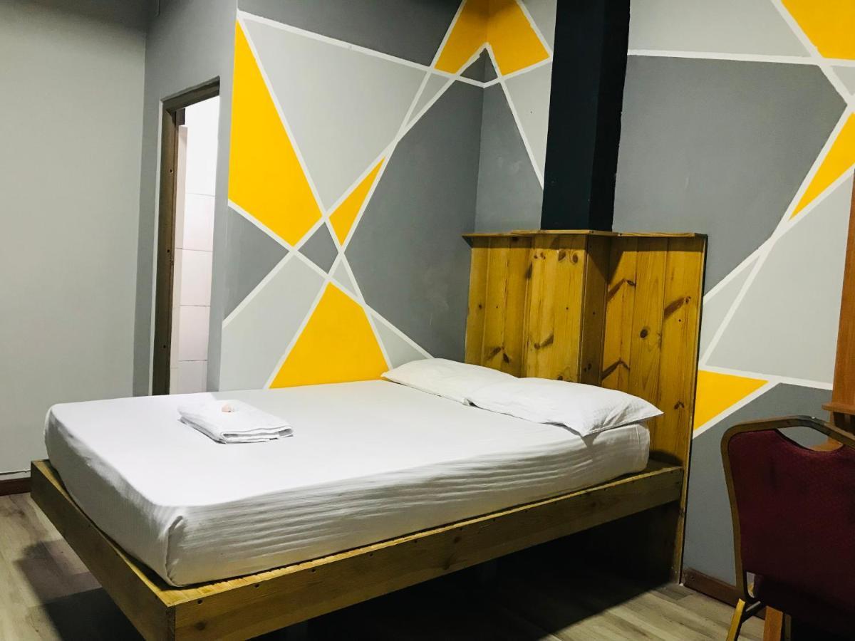 Alina Budget Hotel Kaduwela Buitenkant foto