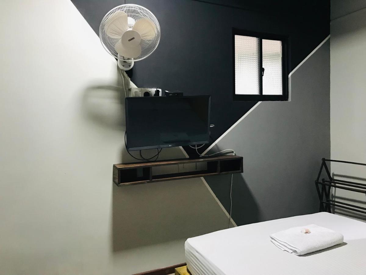 Alina Budget Hotel Kaduwela Buitenkant foto