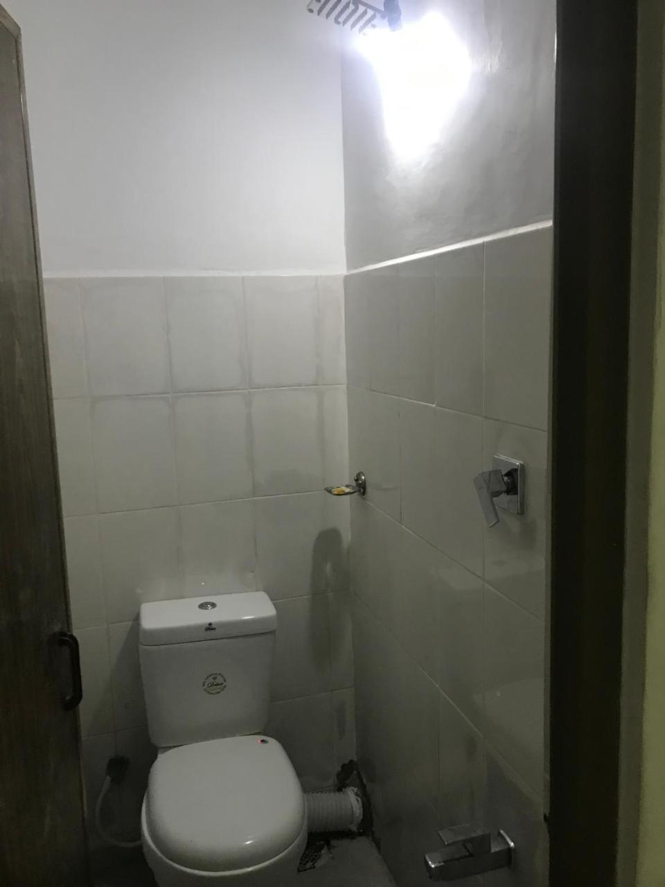 Alina Budget Hotel Kaduwela Buitenkant foto