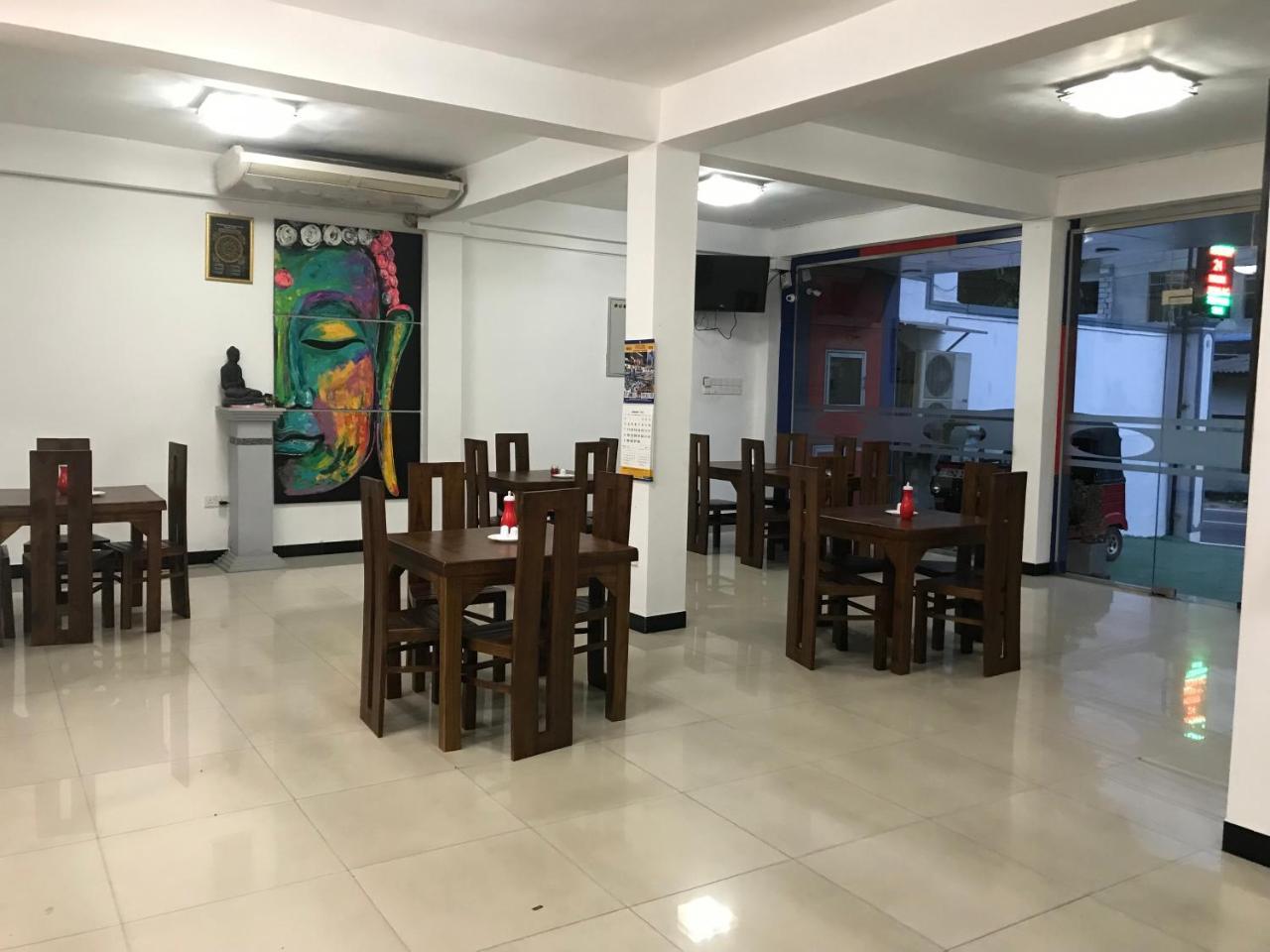 Alina Budget Hotel Kaduwela Buitenkant foto