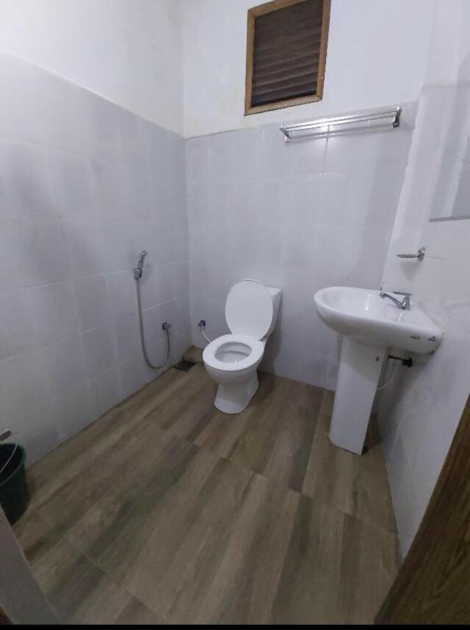 Alina Budget Hotel Kaduwela Buitenkant foto